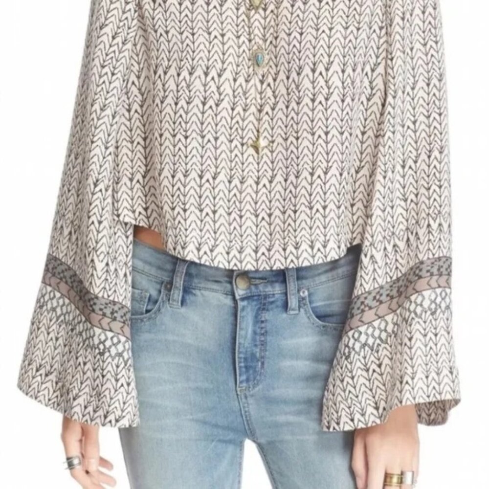FREE PEOPLE Stars Aligned Bell Sleeve Crop Top Blouse in Chevron Tribal Size M - Picture 3 of 11